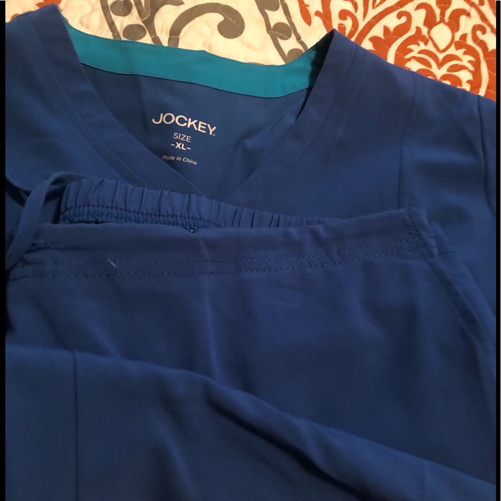 Scrub set